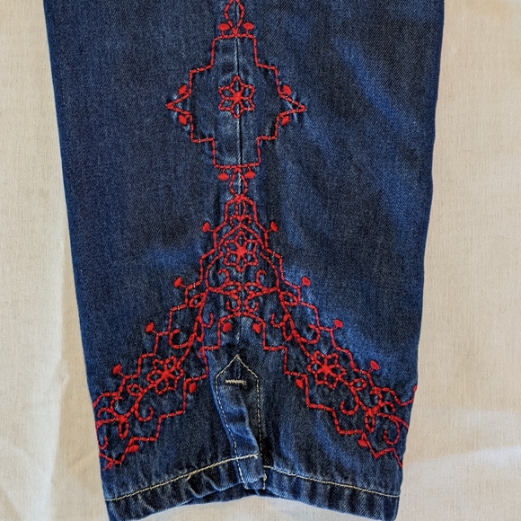 Democracy Weekend 100% lyocell denim cropped pants with red embroidery, size 6 - Picture 12 of 13